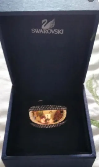 Anillo Swarovski Negro y Dorado