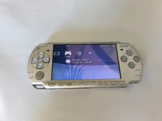 PSP 2004 Gris Plata + Funda Nueva