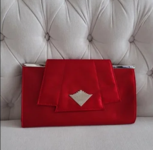 SAN VALENTIN. BOLSO NUEVO DE MANO ROJO DE SATÉN.