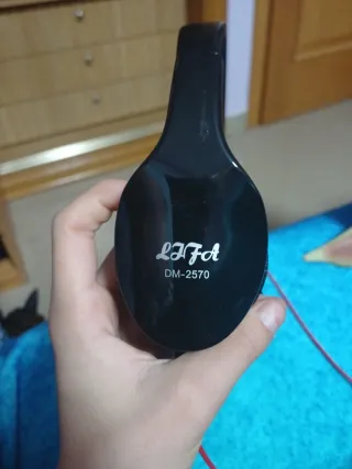 Cascos negros y rojos