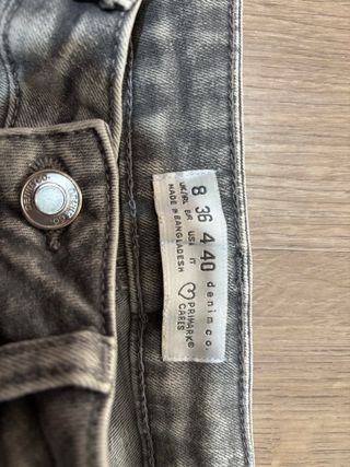 Pantalón vaquero gris