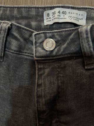 Pantalón vaquero gris