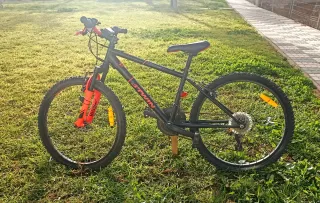 Bicicleta Montaña Negra y Naranja