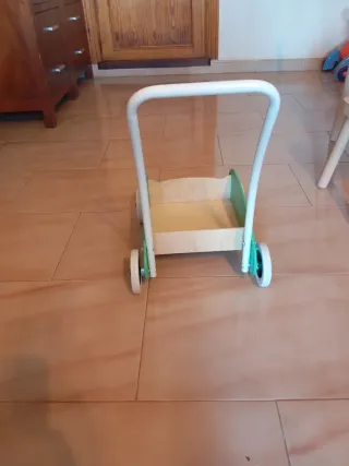 Caminador de madera para bebés con diseño de búho