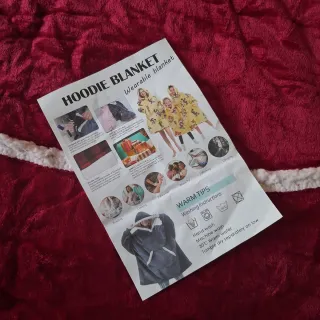 Coperta/poncho con cappuccio indossabile