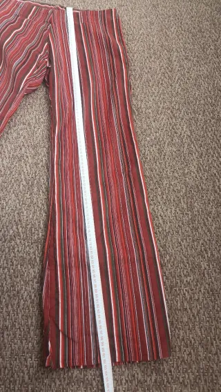 Pantalón vintage de pana y pata ancha de rayas