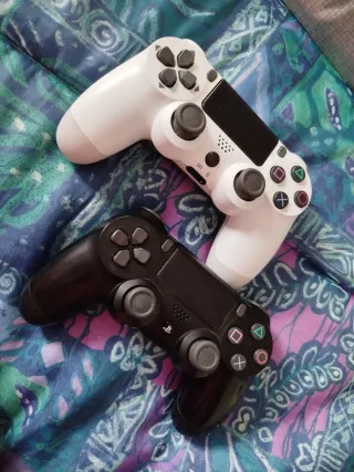 Mandos PS4 Sony Negros y Blancos