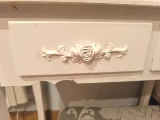 Tocador infantil blanco con taburete