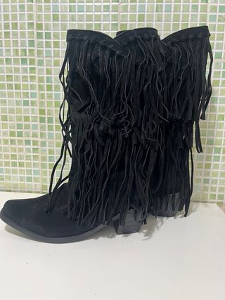Stivali neri scamosciati con frange