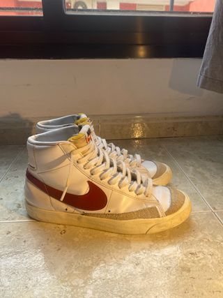 Nike Blazer Mid '77 Rojas y Blancas