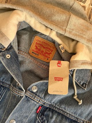 Cazadora Levi's con capucha