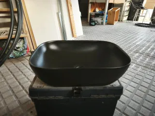 Lavabo de cerámica negro