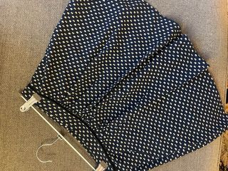 Falda corta estampada azul y blanco