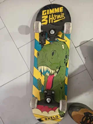 2 Monopatines Oxelo con diseño de dinosaurio