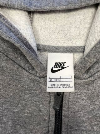Conjunto Chándal Nike Gris. Talla L Niño