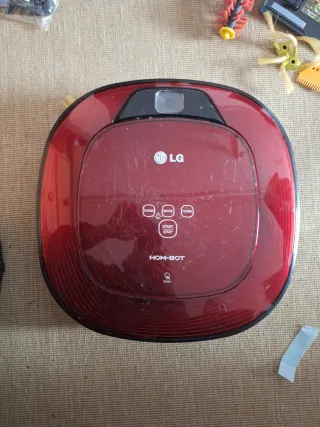 Aspiradora LG Hom-Bot VR6270LVMB Roja