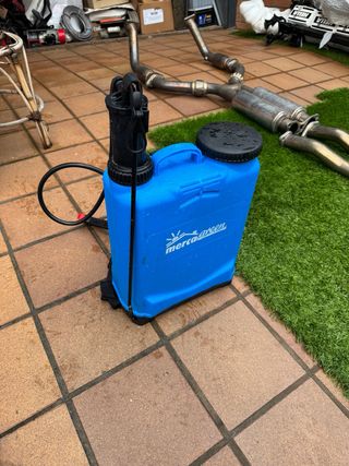 Mochila pulverizadora azul