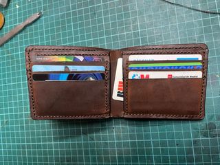 Cartera de cuero hecha a mano
