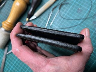 Cartera de cuero hecha a mano