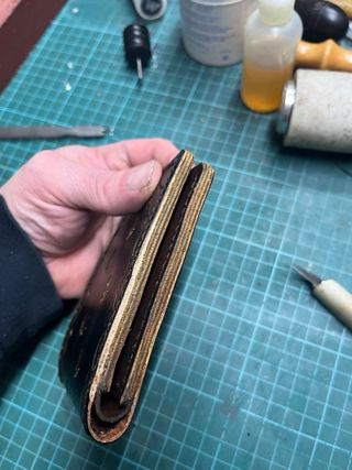 Cartera de cuero hecha a mano