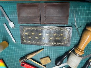 Cartera de cuero hecha a mano