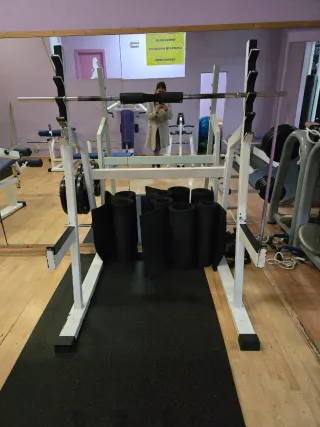 Jaula Sentadillas + Barra + 100kg Discos