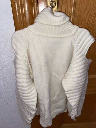 Jersey lana cuello alto hombros descubiertos
