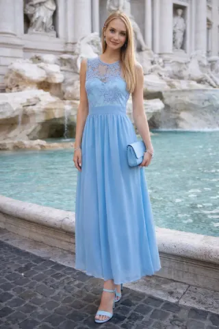 Vestido largo con encajes en parte superior