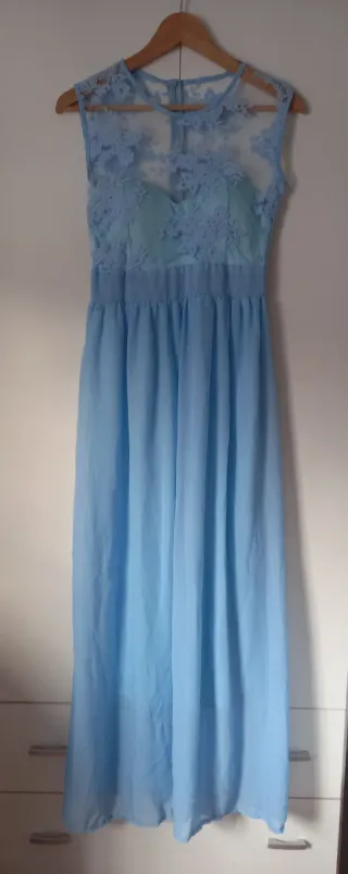 Vestido largo con encajes en parte superior