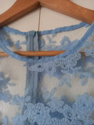 Vestido largo con encajes en parte superior