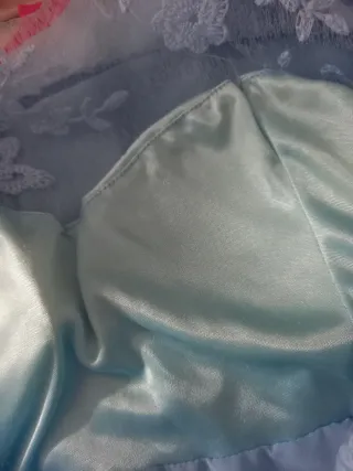 Vestido largo con encajes en parte superior