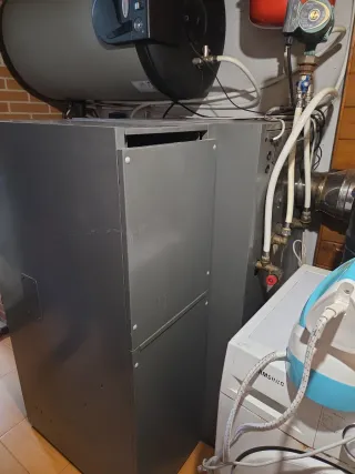 Caldera de pellet Biomass gris