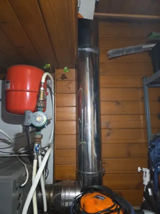 Caldera de pellet Biomass gris