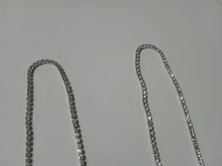 Orecchini lunghi colore argento con strass acciaio