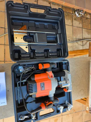 Fresadora Black+Decker 1200W + 11 Acc.