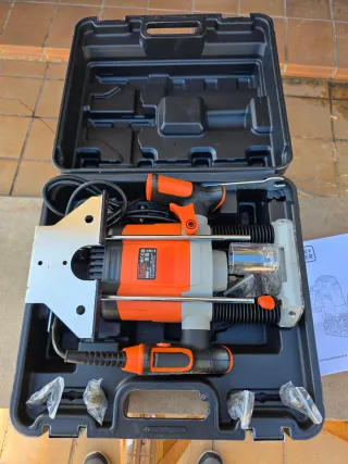 Fresadora Black+Decker 1200W + 11 Acc.