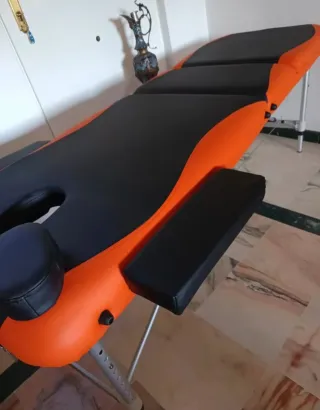 Camilla de masaje plegable, negra y naranja HomCom