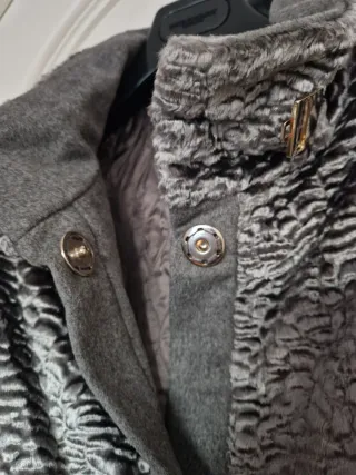 Elegante giaccone grigio donna