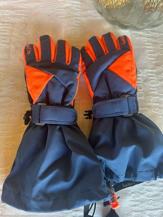 Casco y gafas de esquí para niño