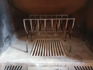 Brasero leñero de hierro