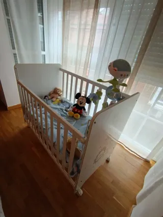 Cuna de bebé blanca