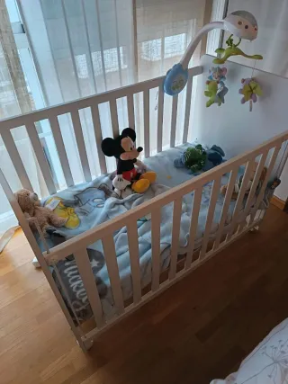 Cuna de bebé blanca