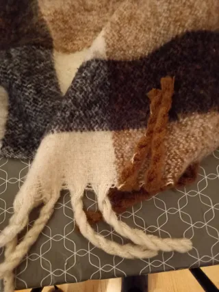 Bufanda de cuadros beige y marrón