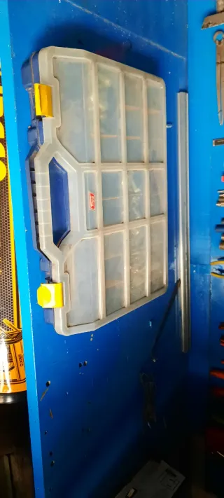 Caja de tornillos y tuercas surtidas