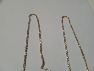 Orecchini lunghi colore oro con strass in acciaio