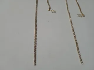 Orecchini lunghi colore oro con strass in acciaio