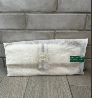 Bolso tipo baguette de Benetton beige y tostado.