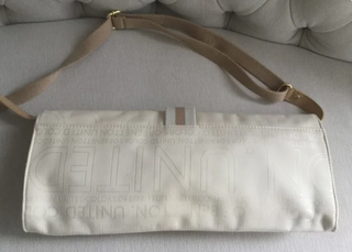 Bolso tipo baguette de Benetton beige y tostado.