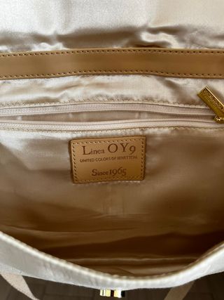 Bolso tipo baguette de Benetton beige y tostado.
