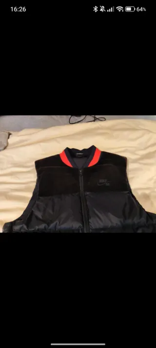 Chaleco Nike SB Negro y Rojo